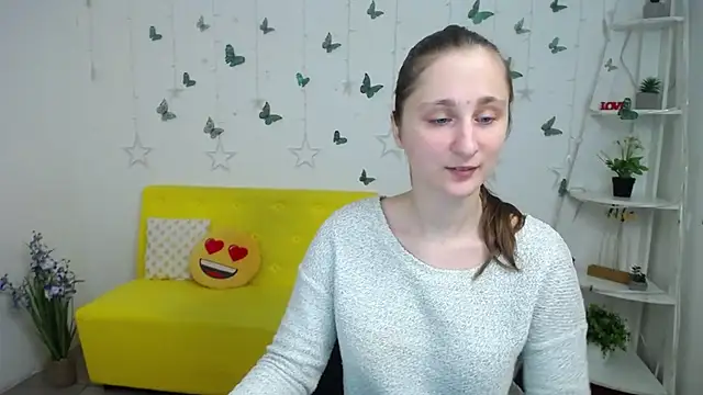 Snapshot of MichelLeee chatting on March 6, 2026, 12:11 pm MichelLeee online show from March 6, 2026, 12:11 pm