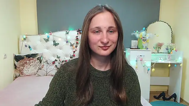 Snapshot of MichelLeee chatting on April 8, 2026, 11:44 am MichelLeee online show from April 8, 2026, 11:44 am