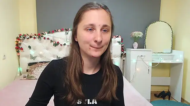 Snapshot of MichelLeee chatting on March 25, 2026, 12:37 pm MichelLeee online show from March 25, 2026, 12:37 pm