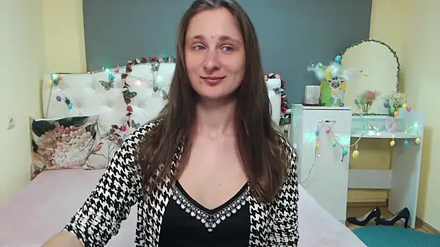 Snapshot of MichelLeee chatting on April 2, 2026, 11:28 am MichelLeee online show from April 2, 2026, 11:28 am