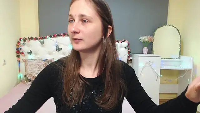 Snapshot of MichelLeee chatting on March 2, 2026, 12:23 pm MichelLeee online show from March 2, 2026, 12:23 pm