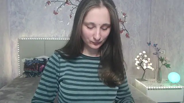 Snapshot of MichelLeee chatting on March 24, 2026, 1:00 pm MichelLeee online show from March 24, 2026, 1:00 pm