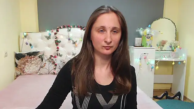 Snapshot of MichelLeee chatting on April 3, 2026, 5:30 pm MichelLeee online show from April 3, 2026, 5:30 pm