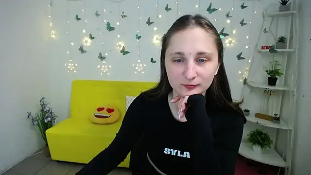 Snapshot of MichelLeee chatting on March 16, 2026, 12:42 pm MichelLeee online show from March 16, 2026, 12:42 pm