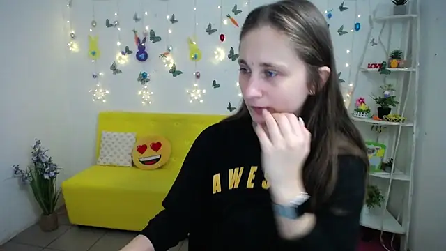 Snapshot of MichelLeee chatting on April 1, 2026, 11:11 am MichelLeee online show from April 1, 2026, 11:11 am