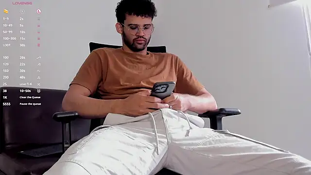 andrewChris  online show from October 28, 2025, 2:27 pm