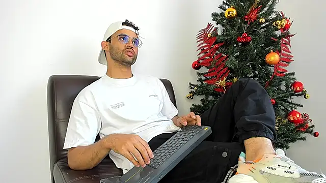 andrewChris  online show from November 30, 2025, 7:58 pm