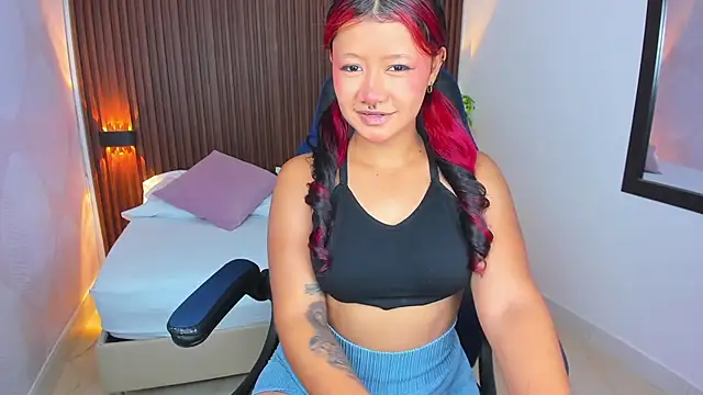 aurora johnson  online show from March 9, 2025, 2:18 am