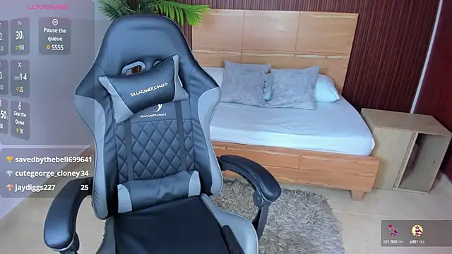 aurora johnson  online show from March 18, 2025, 8:50 am