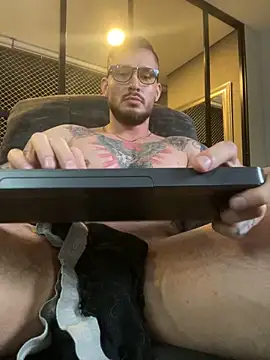 Snapshot of DimitriSullivan_ chatting on February 22, 2025, 8:40 am DimitriSullivan online show from February 22, 2025, 8:40 am