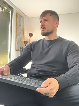 DimitriSullivan  online show from January 9, 2026, 1:18 pm