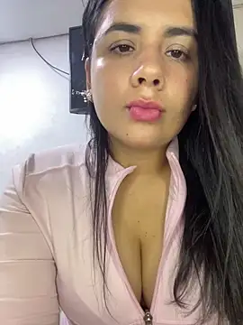 Snapshot of Leyna_Kenet chatting on February 15, 2026, 11:36 pm Leyna Kenet online show from February 15, 2026, 11:36 pm