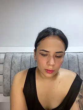 Snapshot of Leyna_Kenet chatting on January 21, 2025, 12:25 am Leyna Kenet online show from January 21, 2025, 12:25 am