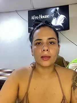 Snapshot of Leyna_Kenet chatting on December 15, 2025, 12:49 am Leyna Kenet online show from December 15, 2025, 12:49 am