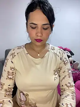 Snapshot of Leyna_Kenet chatting on January 18, 2025, 4:15 am Leyna Kenet online show from January 18, 2025, 4:15 am