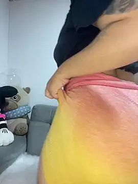 Snapshot of Leyna_Kenet chatting on December 11, 2024, 1:37 am Leyna Kenet online show from December 11, 2024, 1:37 am