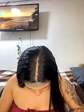 Snapshot of Leyna_Kenet chatting on September 28, 2025, 5:53 pm Leyna Kenet online show from September 28, 2025, 5:53 pm