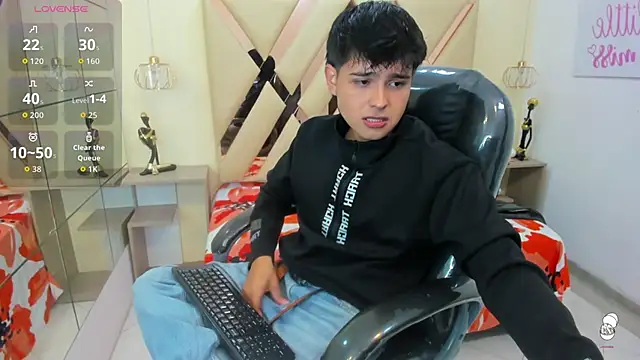 Snapshot of AndrewPherson chatting on September 19, 2025, 12:42 pm AndrewPherson online show from September 19, 2025, 12:42 pm