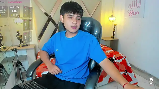 Snapshot of AndrewPherson chatting on September 21, 2025, 12:43 pm AndrewPherson online show from September 21, 2025, 12:43 pm