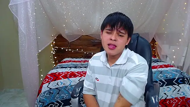 Snapshot of AndrewPherson chatting on March 6, 2025, 6:26 pm AndrewPherson online show from March 6, 2025, 6:26 pm