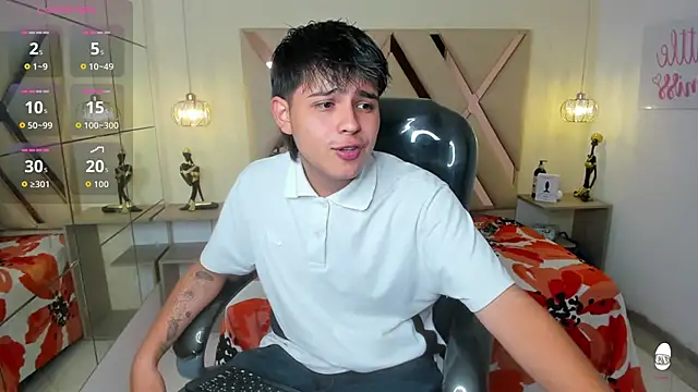 Snapshot of AndrewPherson chatting on September 20, 2025, 12:43 pm AndrewPherson online show from September 20, 2025, 12:43 pm