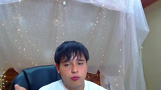 Snapshot of AndrewPherson chatting on February 26, 2025, 3:10 pm AndrewPherson online show from February 26, 2025, 3:10 pm