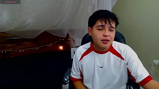 Snapshot of AndrewPherson chatting on March 17, 2025, 12:46 pm AndrewPherson online show from March 17, 2025, 12:46 pm