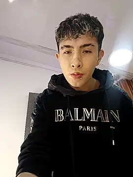 Snapshot of Noah_Xitruxx chatting on October 4, 2025, 1:23 pm Noah Xitruxx online show from October 4, 2025, 1:23 pm