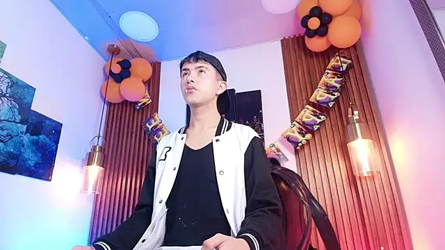 Snapshot of Noah_Xitruxx chatting on October 31, 2025, 2:52 am Noah Xitruxx online show from October 31, 2025, 2:52 am