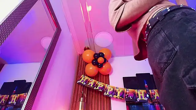 Snapshot of Noah_Xitruxx chatting on October 9, 2025, 3:18 am Noah Xitruxx online show from October 9, 2025, 3:18 am