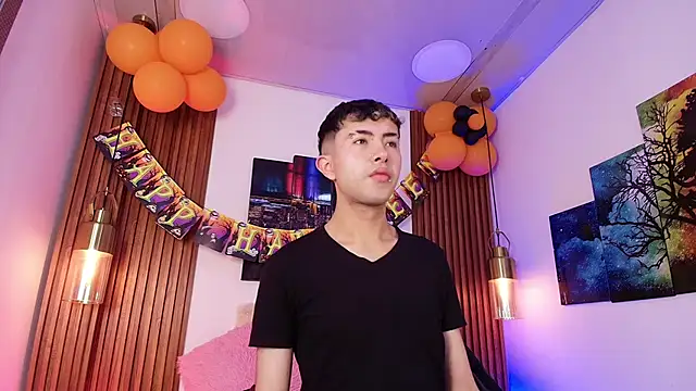 Snapshot of Noah_Xitruxx chatting on October 22, 2025, 2:33 am Noah Xitruxx online show from October 22, 2025, 2:33 am