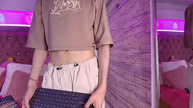 Snapshot of Noah_Xitruxx chatting on October 15, 2025, 12:46 pm Noah Xitruxx online show from October 15, 2025, 12:46 pm