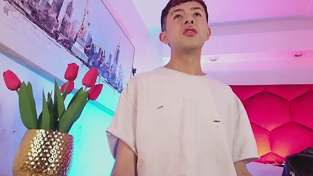 Snapshot of Noah_Xitruxx chatting on December 3, 2025, 12:59 pm Noah Xitruxx online show from December 3, 2025, 12:59 pm