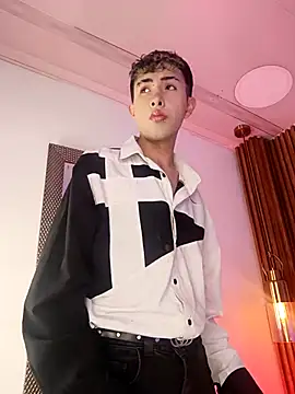 Snapshot of Noah_Xitruxx chatting on October 3, 2025, 1:12 pm Noah Xitruxx online show from October 3, 2025, 1:12 pm