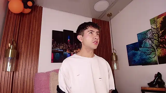 Snapshot of Noah_Xitruxx chatting on November 10, 2025, 2:49 am Noah Xitruxx online show from November 10, 2025, 2:49 am