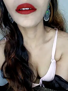 xpihu online show from October 7, 2025, 6:53 pm