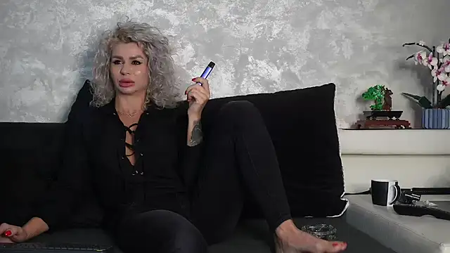 Snapshot of SquirtyFit_Devil chatting on November 20, 2025, 9:32 am SquirtyFit Devil online show from November 20, 2025, 9:32 am