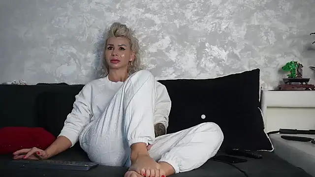 Snapshot of SquirtyFit_Devil chatting on November 15, 2025, 9:57 am SquirtyFit Devil online show from November 15, 2025, 9:57 am