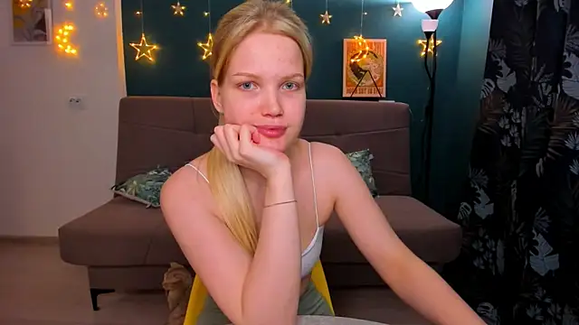 Snapshot of Xloe_Queen chatting on February 9, 2025, 3:23 pm Xloe Queen online show from February 9, 2025, 3:23 pm