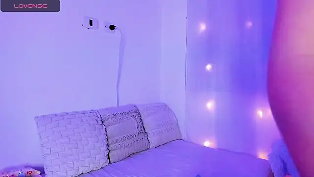 Snapshot of Aria_uwu chatting on December 7, 2024, 4:48 am Aria uwu online show from December 7, 2024, 4:48 am