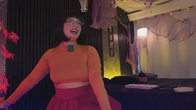 Snapshot of Little_maeve chatting on October 5, 2025, 10:22 pm Little maeve online show from October 5, 2025, 10:22 pm