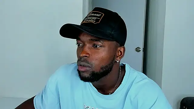 Snapshot of Dylan_Taylor chatting on October 6, 2025, 3:51 am Dylan Taylor online show from October 6, 2025, 3:51 am