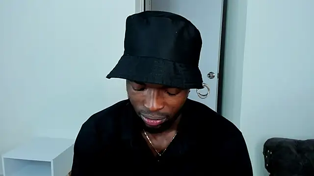 Snapshot of Dylan_Taylor chatting on October 5, 2025, 4:03 am Dylan Taylor online show from October 5, 2025, 4:03 am