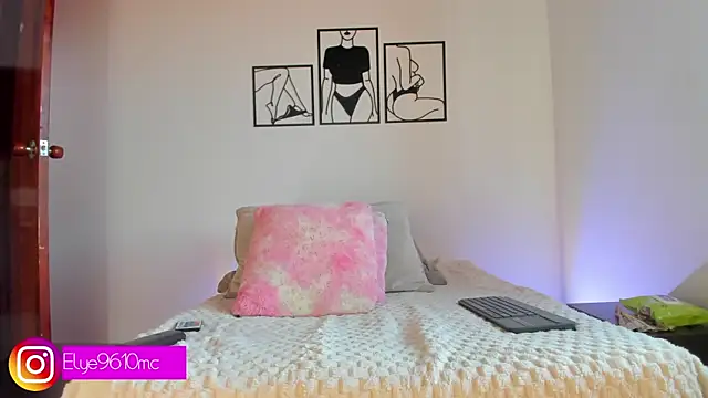 Snapshot of ellie_mcdonald chatting on July 14, 2026, 9:54 pm ellie mcdonald online show from July 14, 2026, 9:54 pm