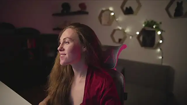 Berberis  Silene online show from October 5, 2025, 8:10 pm