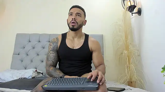 Snapshot of bruno_miller_ chatting on May 31, 2026, 9:04 pm bruno miller online show from May 31, 2026, 9:04 pm