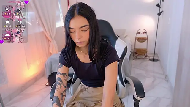 Snapshot of AnabelWolf chatting on November 12, 2025, 3:38 pm AnabelWolf online show from November 12, 2025, 3:38 pm