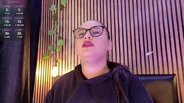 Snapshot of Victoria_Ponce1 chatting on October 2, 2025, 8:34 pm Victoria Ponce1 online show from October 2, 2025, 8:34 pm