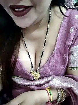 Snapshot of Mayuri77 chatting on April 27, 2026, 6:55 am Mayuri77 online show from April 27, 2026, 6:55 am