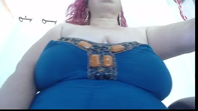 Xileny-Halliwey online show from April 6, 2026, 6:20 pm